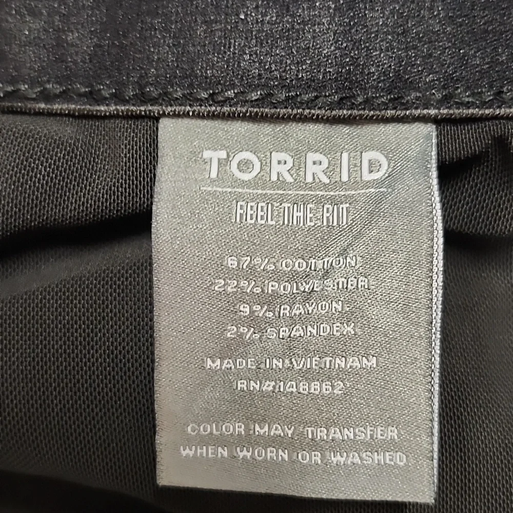 Torrid Bombshell Super Soft Skinny Leg High-Rise Black Jean Cropped Plus Sz 30R - Picture 4 of 10